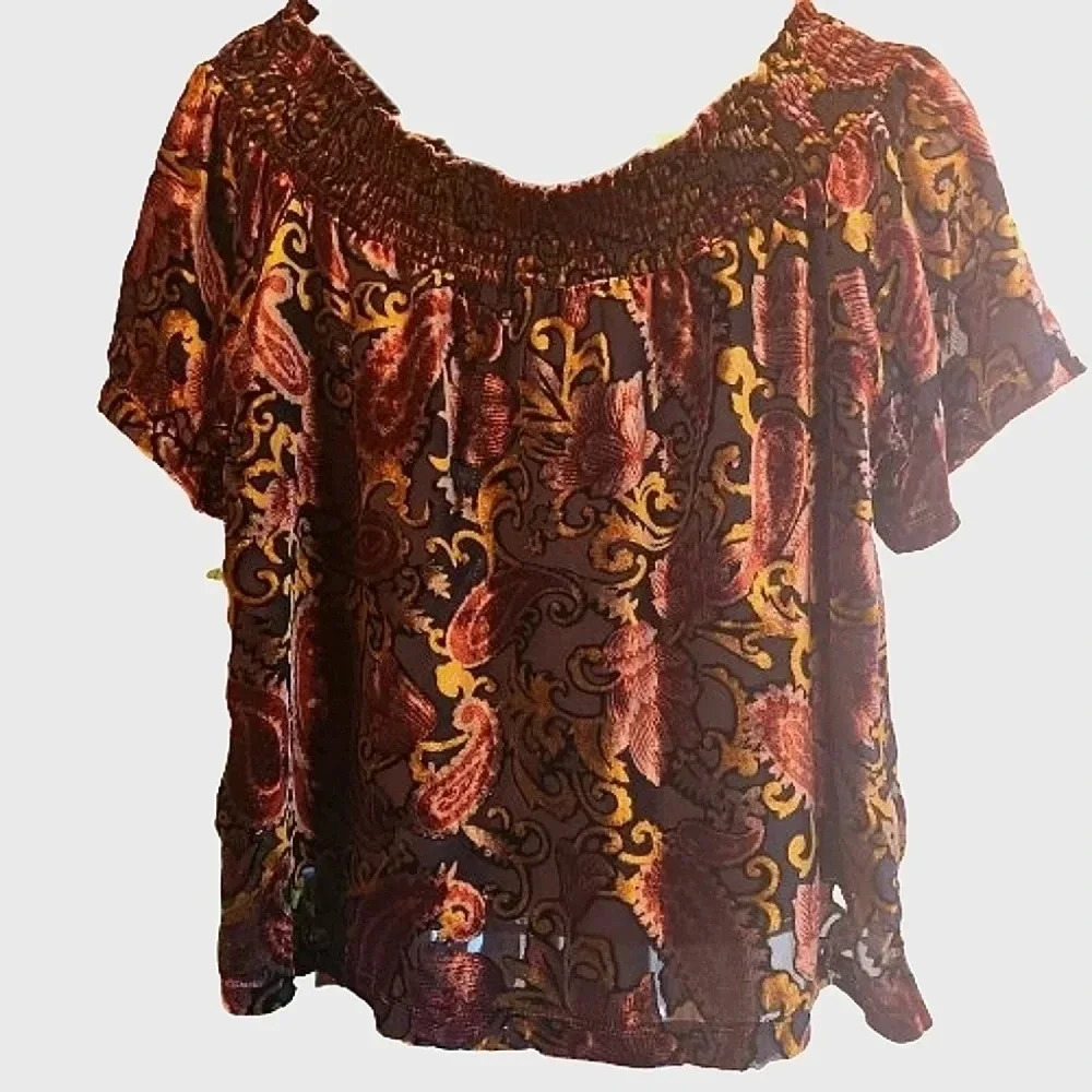 Belle Vere off the shoulder "velvet" maroon & gold short sleeve top Size Medium